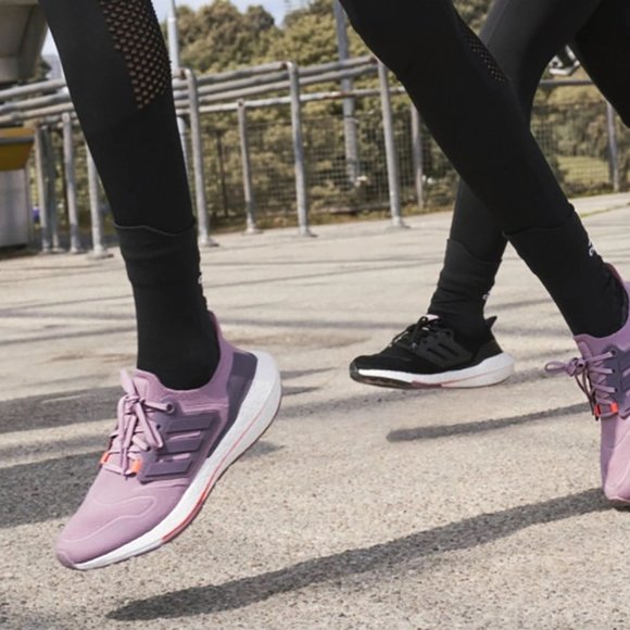 New Adidas Ultraboost 22 Running Sneaker - Picture 2 of 15